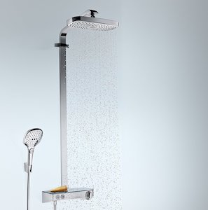 Sprchový systém Hansgrohe Raindance Select E na stěnu s termostatickou batériou biela/chróm 27126400