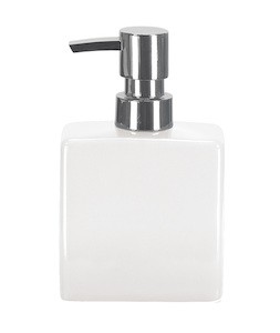 Praktický voľne stojaci dávkovač tekutého mydla FLASH v bielej farbe, s veľkosťou 90x150 mm, je vďaka svojmu jednoduchému dizajnu vhodný kúpeľňový doplnok. 