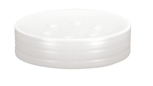Praktická voľne stojaca mydlovnička SAHARA, s rozmermi 110x30 mm, keramická, je vďaka svojmu jednoduchému elegantnému dizajnu vhodným výberom do každej kúpeľne.  