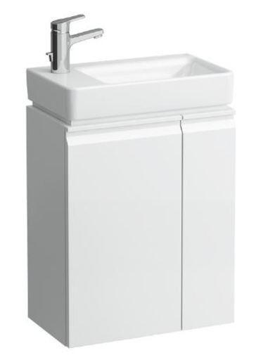 Závesná kúpeľňová skrinka pod umyvadlo v bielej farbe s lesklým povrchom o rozmere 47x27,5x62 cm.