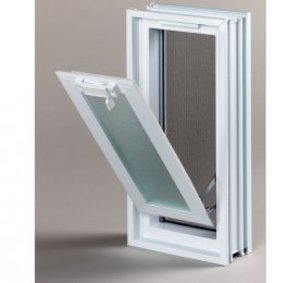 Vetracie okno z plastu v bielej farbe o rozmere 19x38 cm. Vhodné do interiéru aj exteriéru.