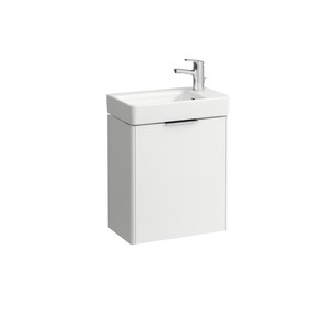Závesná kúpeľňová skrinka pod umyvadlo v bielej farbe s matným povrchom o rozmere 47x53x26,5 cm.