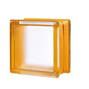 Luxfera zo skla vo farebnom prevedení marhuľová o rozmere 15x15x8 cm. Vhodné do interiéru aj exteriéru.