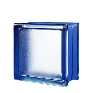 Luxfera zo skla v modrej farbe o rozmere 15x15x8 cm. Vhodné do interiéru aj exteriéru.