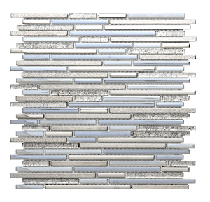 Sklenená mozaika v šedej farbe o rozmere 30x30 cm a hrúbkou 6 mm v metalickom dizajne s lesklým povrchom. Základný prvok v rôznych tvaroch o rozmere 0,8x4,8-0,8x9,8-0,8x14,8 cm.