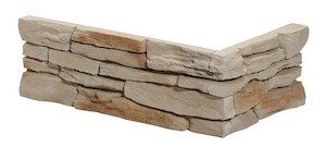 Roh kamenného obkladu z betónu svojim vzhľadom a štruktúrou verne imituje prírodný kameň v béžovej farbe o rozmere 11x31x17 cm.