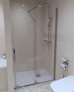 Sprchový systém SAT s termostatickou batériou biela/chróm SATSSTKP