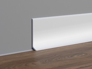PVC sokel v bielej farbe, výška hrany 40 mm, dĺžka 250 cm.
