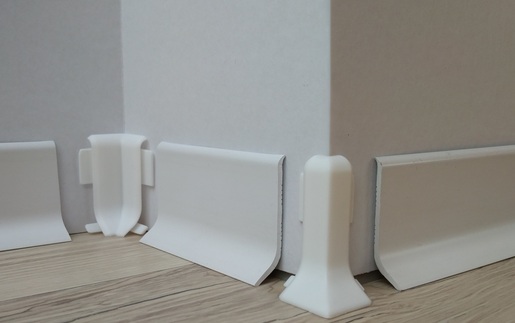 Roh k soklu vonkajší PVC Profil-EU biela, výška 40 mm, SKPVCVNER4BI